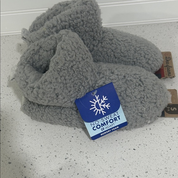 Dearfoams Gray Plush Slippers - Picture 1 of 4